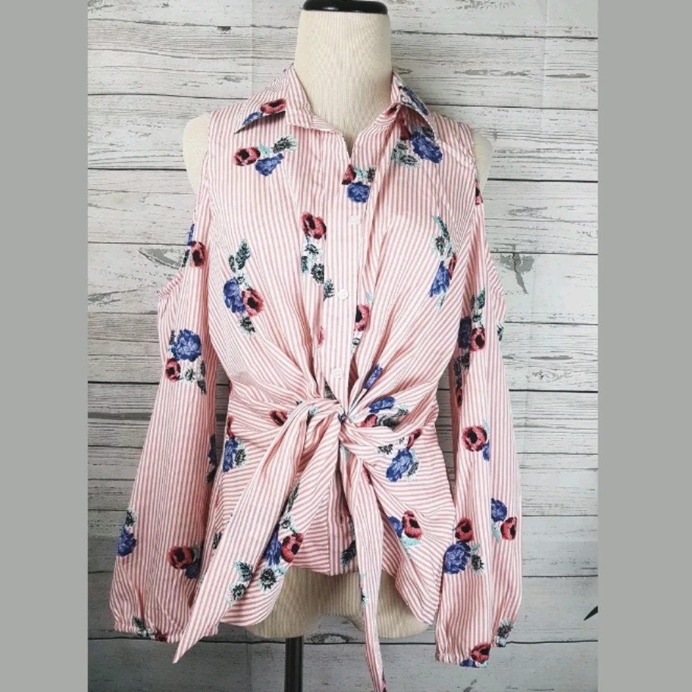 New Hint of Blush Tie Up Cold Shoulder Top Sz L